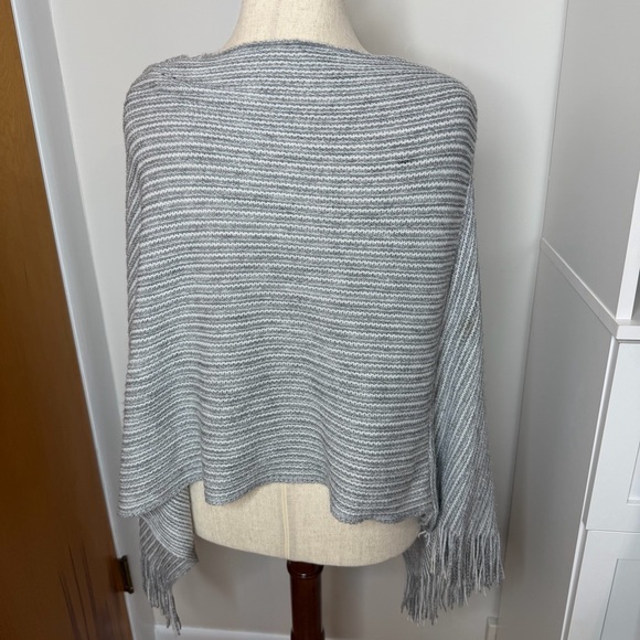 Steve Madden Draped Gray Poncho Sweater One Size Shimmer with Tassels - Picture 11 of 12